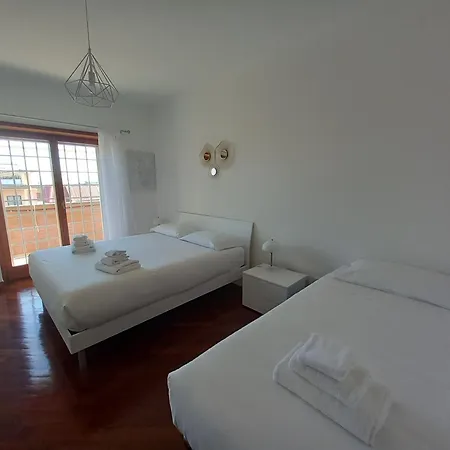 Apartamento St Peter's View Penthouse 300 Mt Metro A Stop *